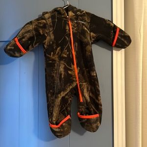 Columbia Sportswear Compant 3-6 outdoor bodysuit